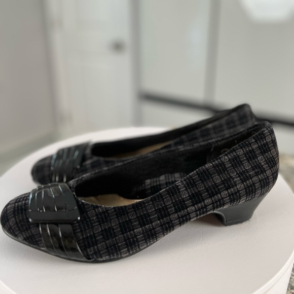 𝅺hush Puppies Soft Style Memory Foam Plaid Velour Pump Heels With Buckle Size 8 - Picture 5 of 10